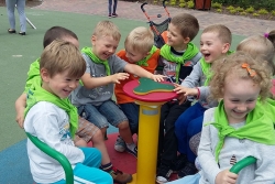 Spacery i zabawy w ogrodzie przedszkolnym