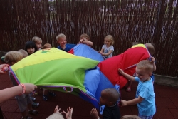 Spacery i zabawy w ogrodzie przedszkolnym